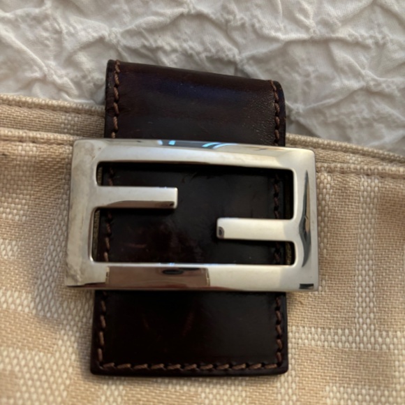 Authentic Vintage Fendi Baguette - Picture 4 of 9